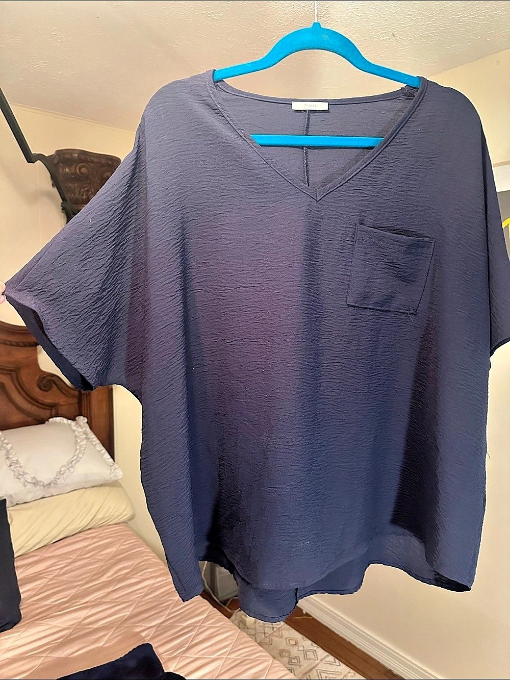 Jodifl Women's V-Neck Pocket Tunic in Blue Like New